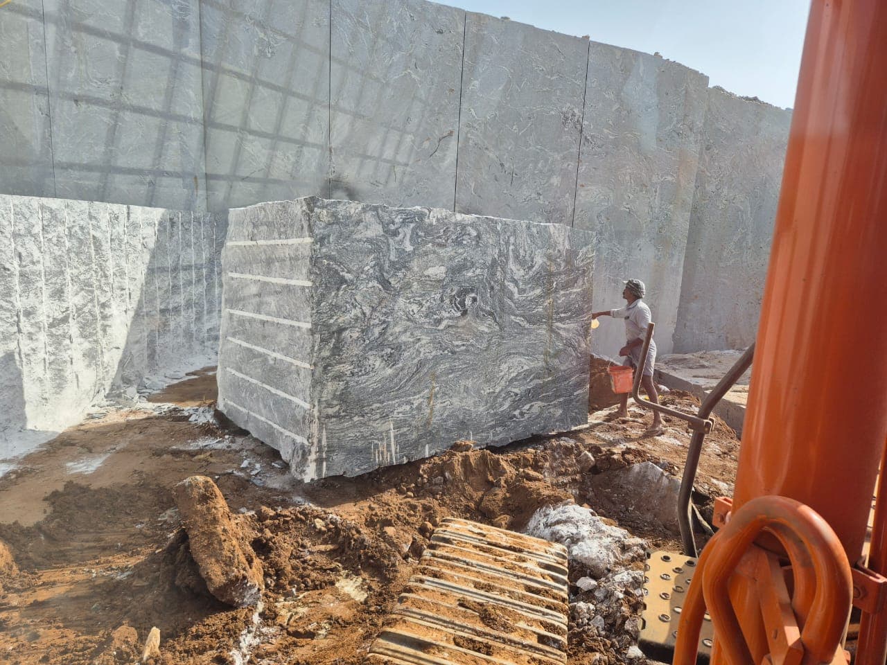 Viscon White Rough Block gallery image 1