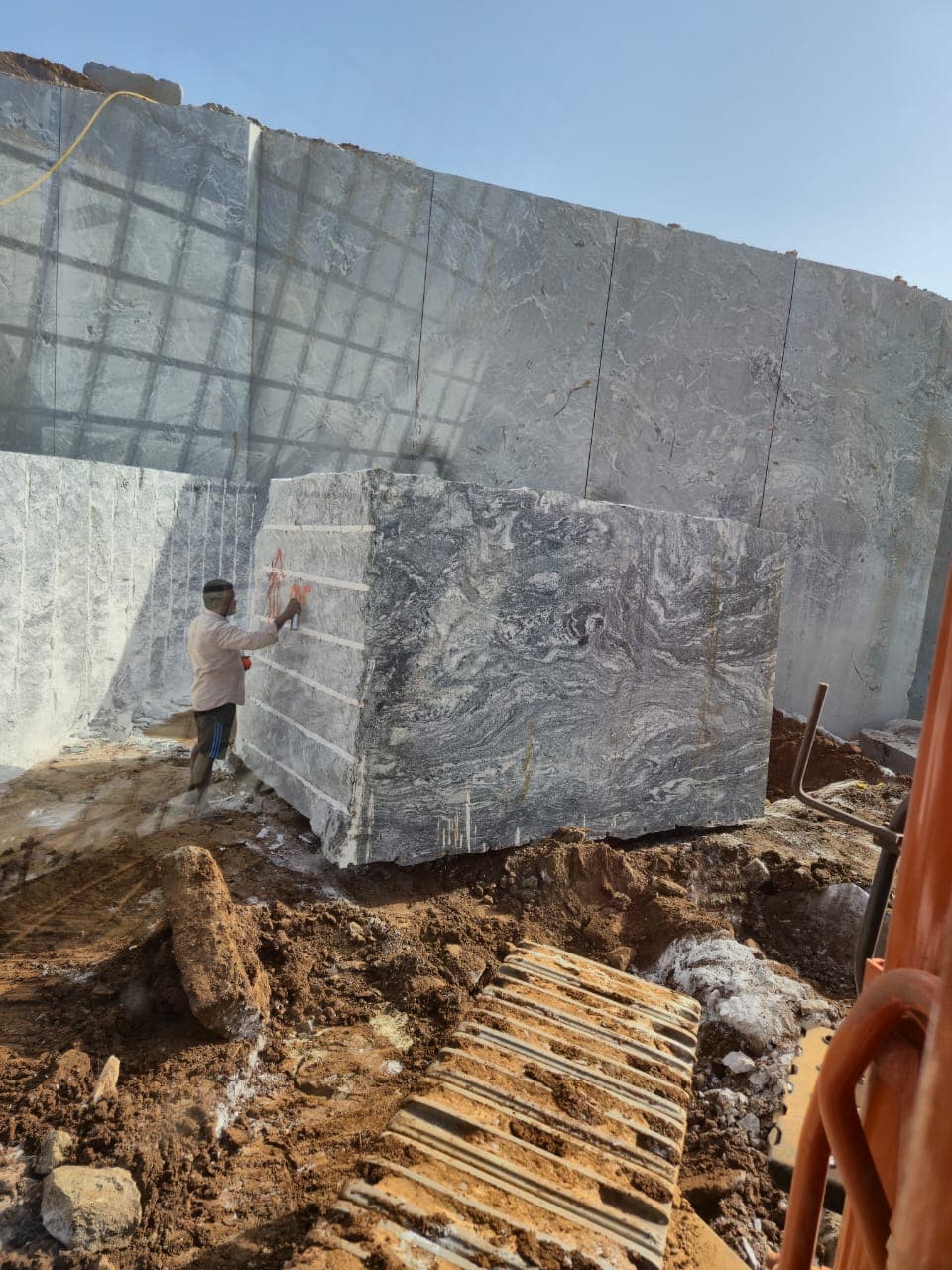 Viscon White Rough Block gallery image 4